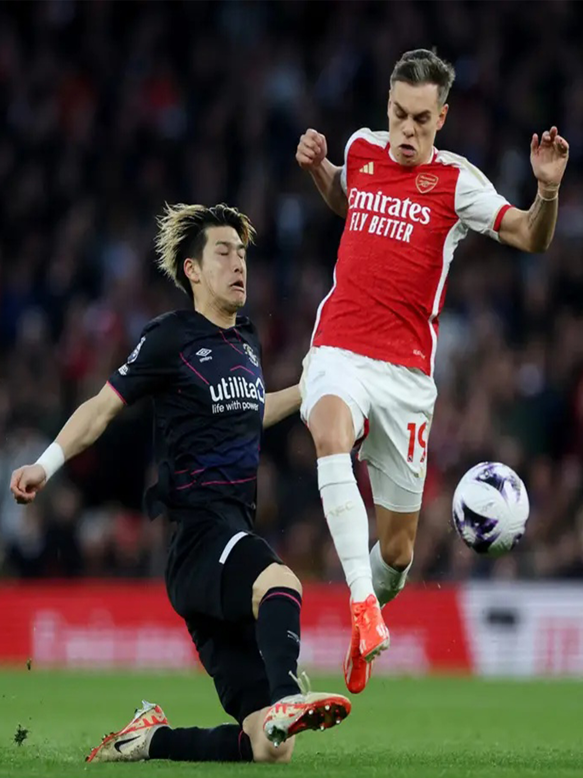 乐鱼娱乐 -清晨英超焦点战，阿森纳再遭质疑，质疑声仍在，赛季目标并未改变(阿森纳本赛季英超表现)